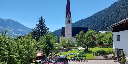 Pensionen - Terrasse - Heiligkreuz (Hall in Tirol) - Brixnerhof im Zillertal