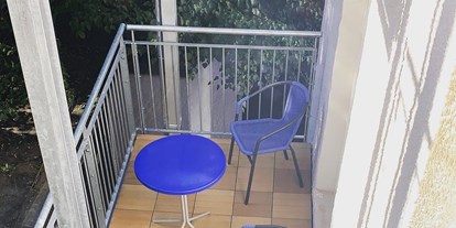 Pensionen - Hunde: auf Anfrage - Neuching - Balkon in 2 & 3 Zimmer Apartment - Aparthotel & Pension Belo Sono