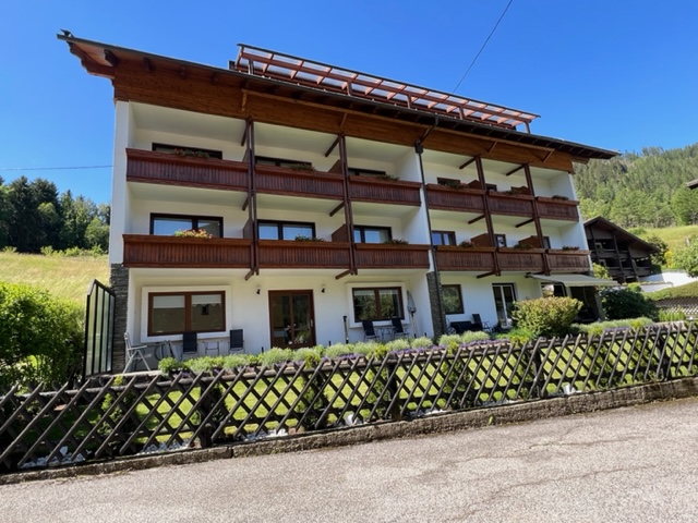 Frühstückspension - Frühstückspension "WASSERER" Sie finden uns 200Meter hinter der Therme St.Kathrein, direkt vor der Haustüre befinden sich Parkmöglichkeiten, wir bieten auch einen Lift der Sie in alle 3 Stockwerke bringt. Frühstück ist im Erdgeschoss täglich von 8-10 Uhr.
 - Frühstückspension "WASSERER" Bad Kleinkirchheim 