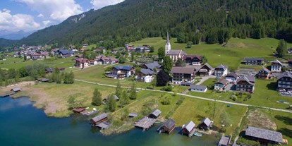 Pensionen - Umgebungsschwerpunkt: Berg - Kärnten - Vogelperspektive mit Badestrand - Hotel Lipeter & Bergheimat