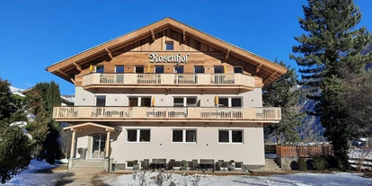 Pensionen - Kühlschrank - Zillertal - Der Rosenhof im Zillertal im Winter - Hotel Garni Birkenhof & Apartments Rosenhof