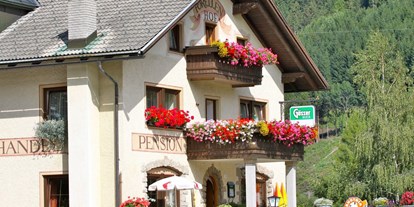 Pensionen - Frühstück: serviertes Frühstück - Matrei in Osttirol - PENSION FORELLENHOF AUSSENANSICHT - Pension Forellenhof