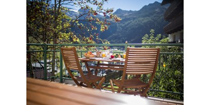 Pensionen - Aschau (Aschau im Zillertal) - Frühstück auf der Terrasse - Frühstückpension Christina