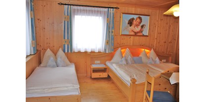 Pensionen - Tirol - Familienzimmer (als Doppel-, Dreibett- oder Einzelzimmer nutzbar) als Zusatzzimmer zu einer Ferienwohnung - Gästehaus Schlossnerhof***