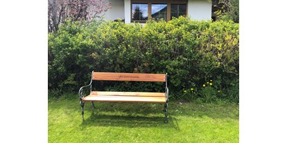 Pensionen - Balkon - Arnig - Erholung im Garten - Gästehaus Schlossnerhof***
