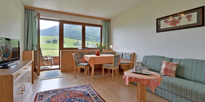 Pensionen - Umgebungsschwerpunkt: Berg - St. Jakob in Haus - Kaisersuite mit Panoramablick im zweiten Stock.
Sehr ruhig mit wunderschönen Balkon zum Genießen  - Hotel Garni Tirol im Kaiserwinkel