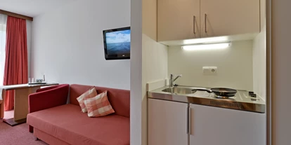 Pensionen - Kühlschrank - Erl - Kochnische haben alle unser Zimmer auf Wunsch gegen Gebühr - Hotel Garni Tirol im Kaiserwinkel