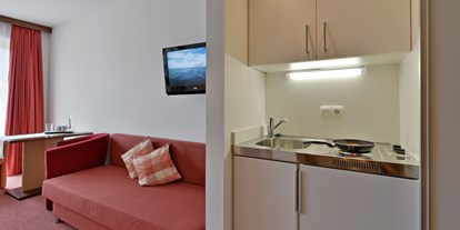 Pensionen - Kühlschrank - Kaisertal - Kochnische haben alle unser Zimmer auf Wunsch gegen Gebühr - Hotel Garni Tirol im Kaiserwinkel