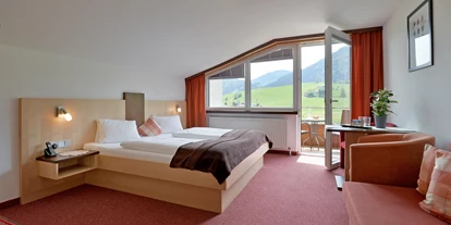 Pensionen - Balkon - Kleinsöll - Kuschelzimmer Bergblick  - Hotel Garni Tirol im Kaiserwinkel
