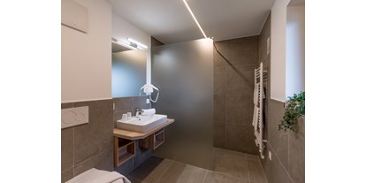 Pensionen - Wanderweg - Angath - eines der Badezimmer im App. Kaiserblick  - Gasthof Schöntal