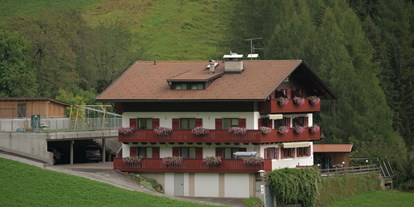Pensionen - weitere Verpflegungsmöglichkeiten: Abendessen - Trentino-Südtirol - Das Garni Waldeck bietet Ihnen einen herrlichen Ausblick ins Ahrntal und ist idealer Ausgangspunkt für Wanderungen. - Garni Waldeck