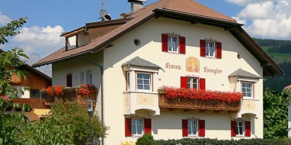 Pensionen - Frühstück: serviertes Frühstück - Reischach/Bruneck - Henglerhof im Sommer - Henglerhof