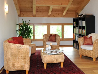 Pensionen - Umgebungsschwerpunkt: Berg - Damüls - schöne Aufenthaltsmöglichkeiten im Haus
Kleine Hausbibliothek
 - Wohlfühlhaus Evelin