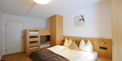 Pensionen - WLAN - Dünserberg - App.C Schlafzimmer mit Stockbett - Appartements Lenzikopf