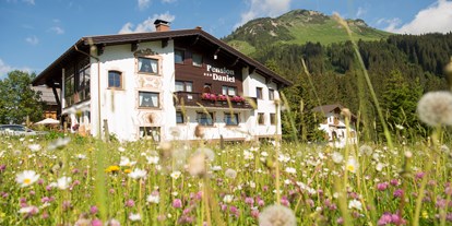 Pensionen - Frühstück: Frühstücksbuffet - Wald am Arlberg - Unsere Pension im Sommer - Pension Daniel