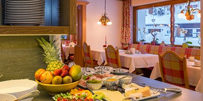 Pensionen - Kühlschrank - Galtür - Frühstücksraum mit Buffet - Hotel Garni Lavendel