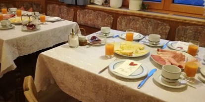 Pensionen - Art der Pension: Frühstückspension - Tschagguns - Frühstückstisch - Gästehaus Manuela Puchmayr