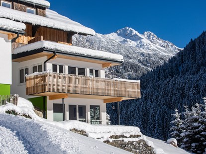 Pensionen - Art der Pension: Frühstückspension - Pettneu am Arlberg - Außenansicht im Winter - DAS KLEEMANNs