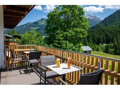 Pensionen - Art der Pension: Urlaubspension - Vorarlberg - Balkon am Frühstücksraum - DAS KLEEMANNs