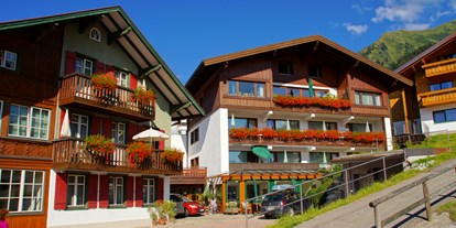 Pensionen - Frühstück: Frühstücksbuffet - Wald am Arlberg -  Altes Doktorhaus - Gästehaus & Ferienwohnungen inkl. Sommerbergbahnticket 