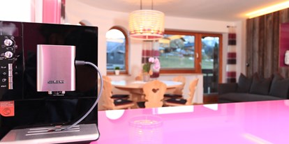 Pensionen - Restaurant - Damüls - Kaffeevollautomat mit freier Kaffee-und Teeauswahl - Landhaus Bromm