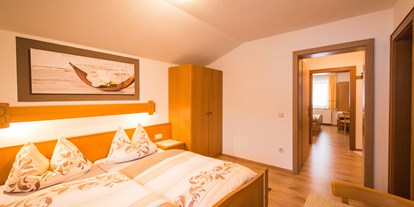 Pensionen - Langlaufloipe - Österreich - Familienzimmer mit zwei Doppelzimmer, Verbindungstür und kleinem Vorraum (zwei Badezimmer) - Hotel Pension Barbara