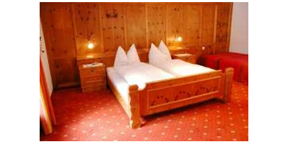 Pensionen - Skilift - Dünserberg - Schlafzimmer in einer Ferienwohnung - Pension Faneskla