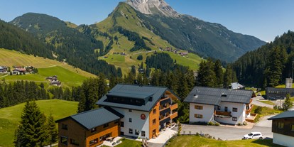 Pensionen - Art der Pension: Frühstückspension - Pettneu am Arlberg - Außenansicht Alpin - Studios & Suites - Alpin - Studios & Suites