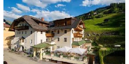 Pensionen - Taxenbach - Aussenansicht im Sommer ,
der Huettenwirt als ideales Ziel für Wanderer - Naturhotel Huettenwirt