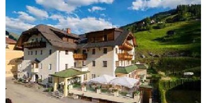 Pensionen - Umgebungsschwerpunkt: See - Maierhofen (Dorfgastein) - Aussenansicht im Sommer ,
der Huettenwirt als ideales Ziel für Wanderer - Naturhotel Huettenwirt