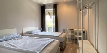 Pensionen - Kühlschrank - Abensberg - Doppelzimmer mit Bad - ARAMA Monteurzimmer
