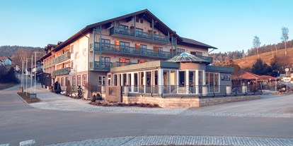 Pensionen - Balkon - Bischofsmais - Hotelansicht - Ferienwohnungen "Zum Kramerwirt"