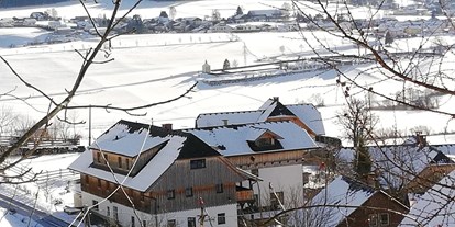 Pensionen - Umgebungsschwerpunkt: Therme - Haus im Winter - Ortnerhof Ennstal