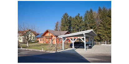 Pensionen - Kühlschrank - Arnwiesen - Carport für unsere Gäste, im Winter kein Eis kratzen im Sommer geschützt vor Unwetter - Gästehaus Gigler