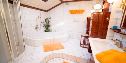 Pensionen - Sauna - Hüttschlag - 1. Beispiel eines Badezimmers - Pension WOHNEN by LIZZY