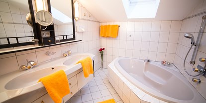 Pensionen - Kühlschrank - Bad Hofgastein - 2. Beispiel eines Badezimmers - Pension WOHNEN by LIZZY