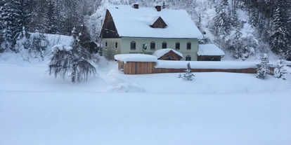 Pensionen - weitere Verpflegungsmöglichkeiten: Nachmittagskaffee - Österreich - tief verschneites ruhiges Plätzchen mitten im Schnee - Gasthaus Brodjäger
