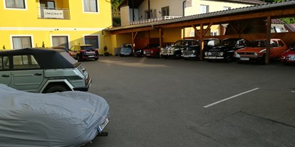 Pensionen - Garage für Zweiräder - Edelschrott - Carport und Gratisparkplatz - Frühstückspension Sandhof