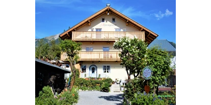 Pensionen - Terrasse - Igls - Haus Alpengruss in Seefeld inTirol im Sommer - Hannas ALPENGRUSS 