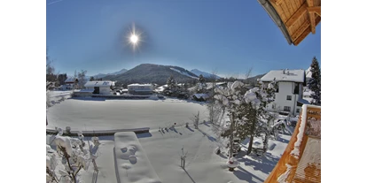 Pensionen - Umgebungsschwerpunkt: See - Krün - Winter - Aussicht vom Apartment - Hannas ALPENGRUSS 