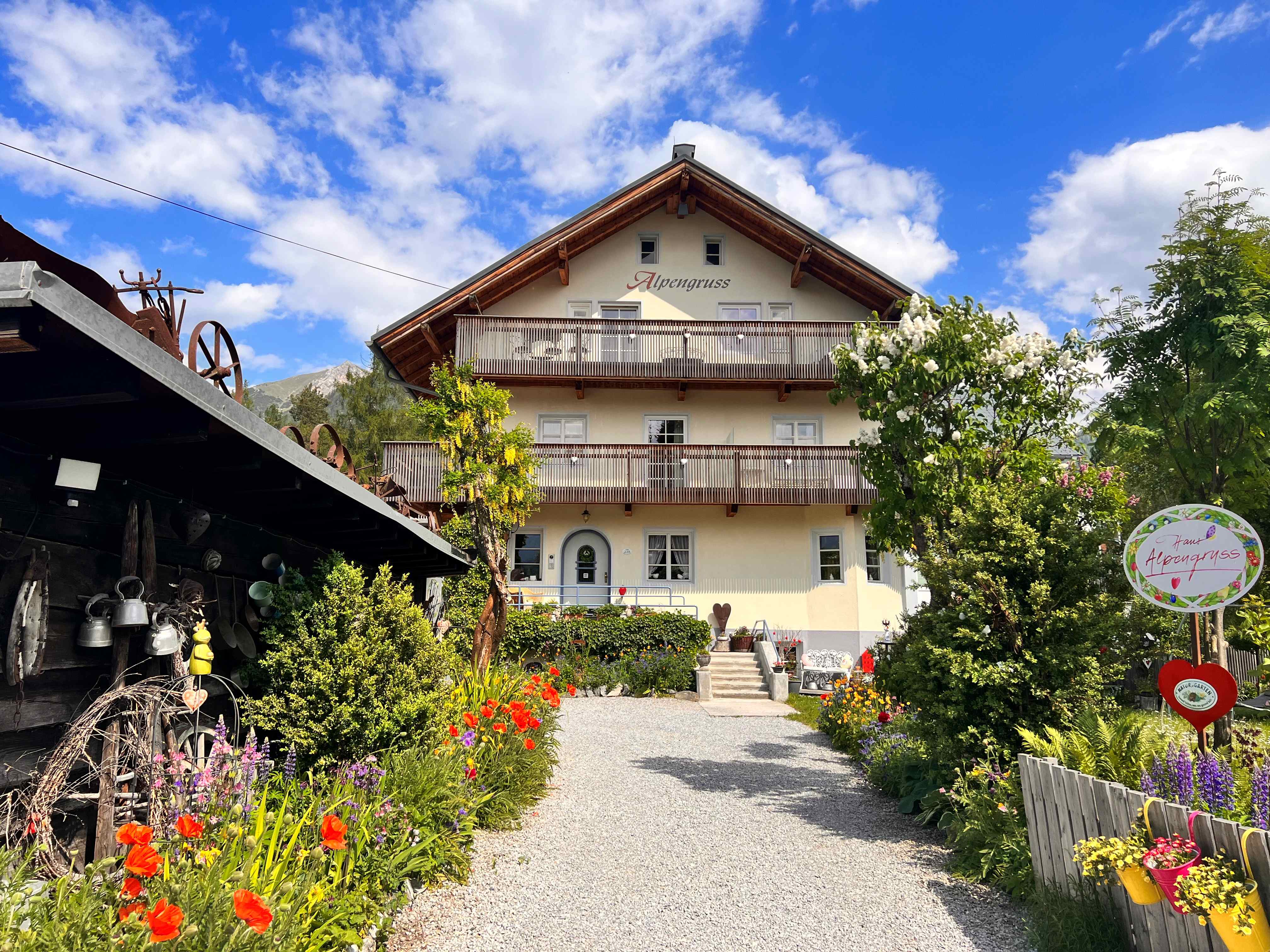 Frühstückspension - Ansicht des Hannas Alpengruss im Sommer - Hannas ALPENGRUSS 