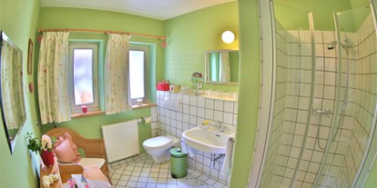Pensionen - Kühlschrank - Sautens - Badezimmer im Alpengruss - HAUS ALPENGRUSS 