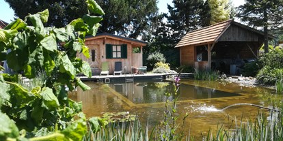 Pensionen - Umgebungsschwerpunkt: am Land - Großklein - Unser Schwimmteich mit der Saunahütte und der Grillhütte - Pension Wolkenreich