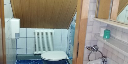 Pensionen - Spielplatz - Grubbauer - Extra WC im Apartment "Panorama" - Frühstückspension Hermine Fraiß