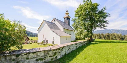 Pensionen - Wanderweg - Metnitz (Metnitz) - Die Karchauer-Kirche - Alpengasthof Moser