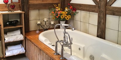 Pensionen - Kühlschrank - Adriach (Frohnleiten) - Badezimmer mit Whirlpool und Fußbodenheizung - Jakobbauer