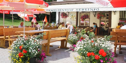 Pensionen - weitere Verpflegungsmöglichkeiten: Nachmittagskaffee - Graschitz - Gastgarten - Familienhof Sereinig
