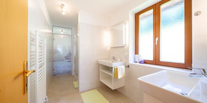 Pensionen - Oberamlach - Ferienwohnung 2: Badezimmer / Bathroom - Renates Einkehr