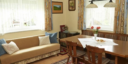 Pensionen - Terrasse - Pflügen - Wohnzimmer, mit Schlafsofa (Zusatzbett) - Ferienhaus Jantscher