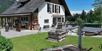 Pensionen - Terrasse - Tröpolach - Hinterseite  Haus - Haus Holunder Weissbriach